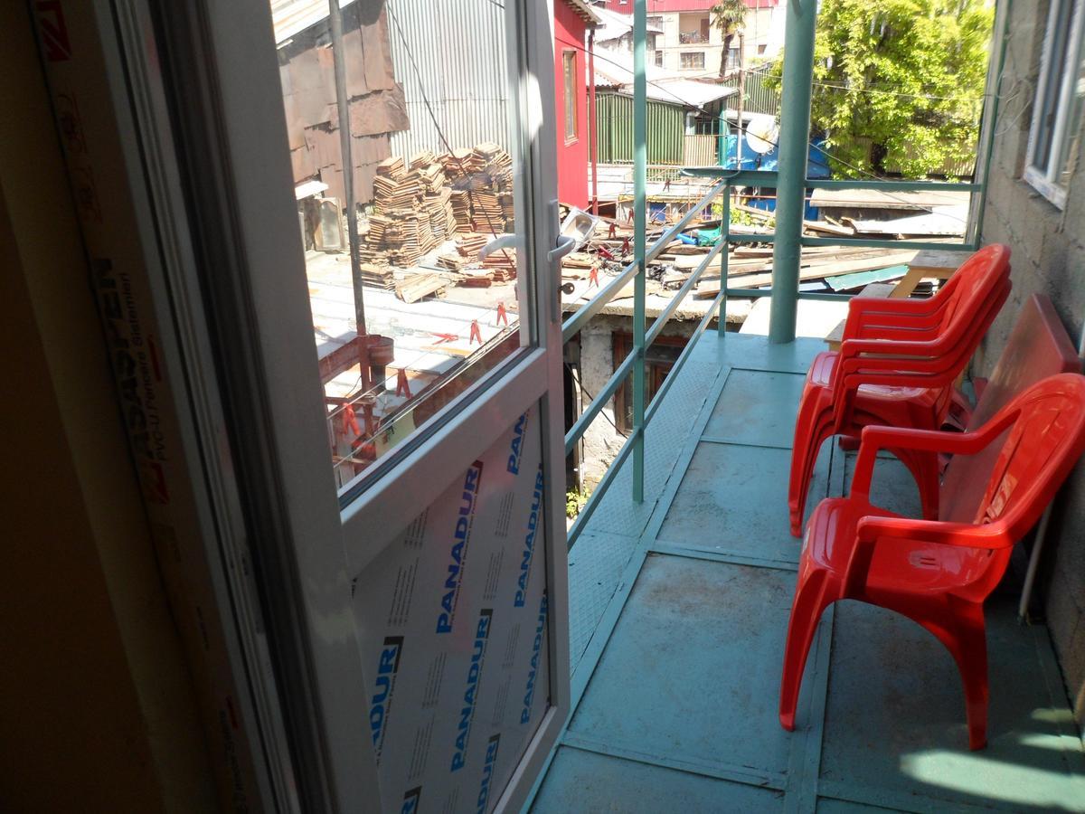 Everyday Cat Hostel Batumi Exterior foto